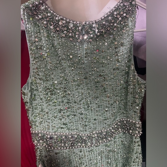 Mac Duggal - Picture 4 of 4